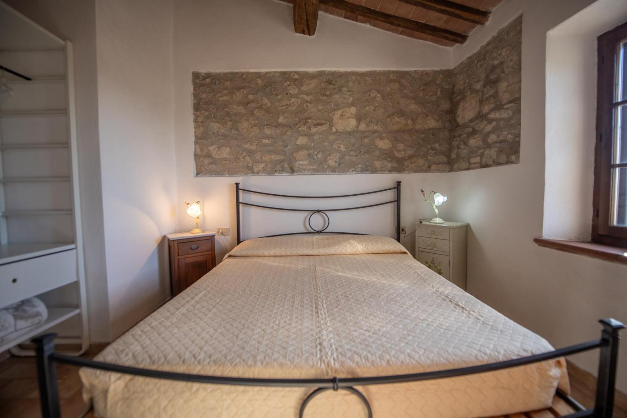 Agriturismo Antico Borgo Montacuto Pari Exterior photo